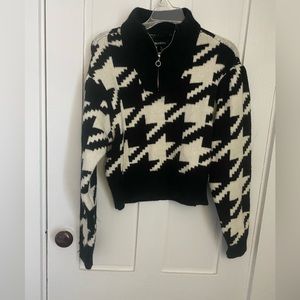 Blank NYC size S sweater- large scale houndstooth pattern, puff sleeve. NWT